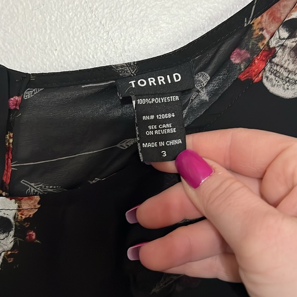 Torrid Plus Size Sheer Georgette Button Back Skull Print Top - Picture 2 of 3